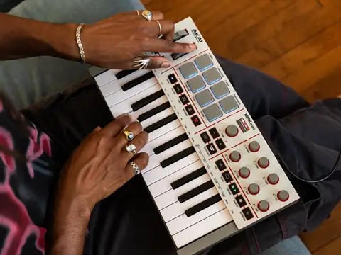 Akai Professional MPK Mini IV