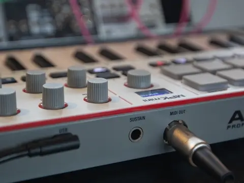 Akai Professional MPK Mini IV