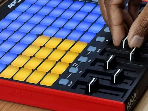 Akai Professional APC Mini mk2