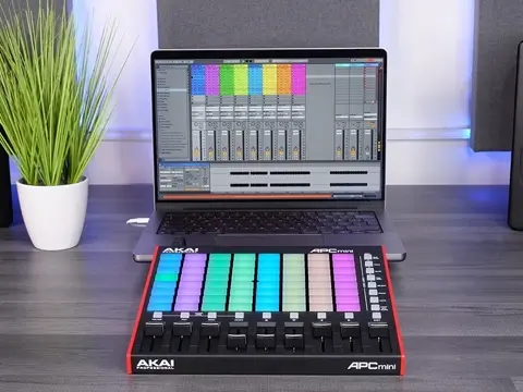 Akai Professional APC Mini mk2